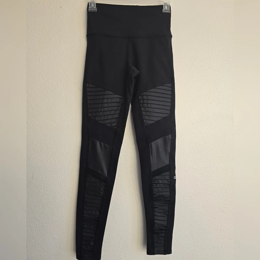 ALO Yoga Black Leggings with Textured Panels